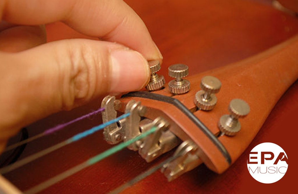 3 formas de colocar cuerdas a un violín
